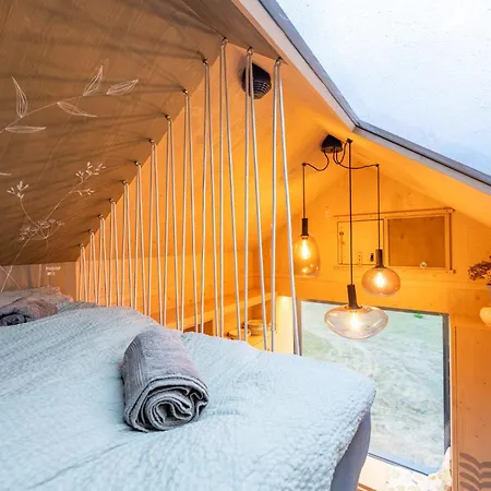 Posed Sokolka V českém Ráji Glamping
